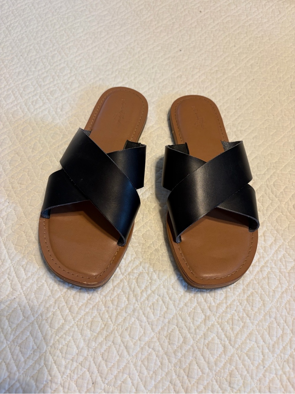 Universal Thread Black Crisscross Slide Sandals